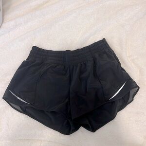 Lululemon Hotty Hot black shorts Lined 4inch